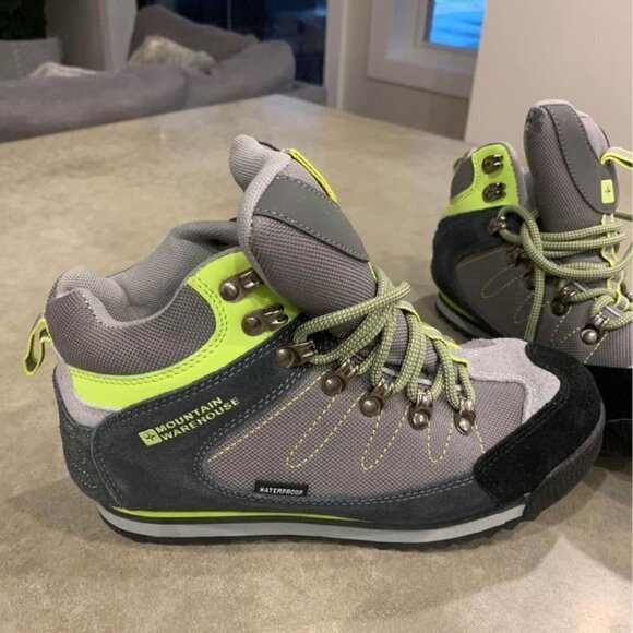 MOUNTAIN Wearhouse boys winter boots. Size 5. NWOT. - Picture 3 of 8